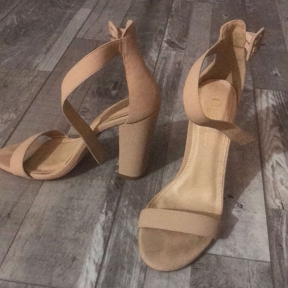 Cute dressy heels - Picture 3 of 4